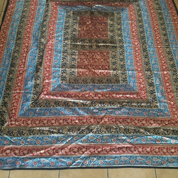 Vtg Blanket/throw blanket Quiltted & Flower Applique Hand sewn 7 ft x 9 ft - Picture 1 of 8